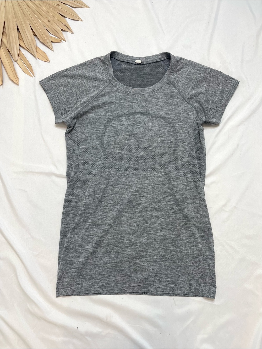 Lululemon Athletica Swiftly Tech Heathered Grey Short Sleeve Shirt Top Size 8